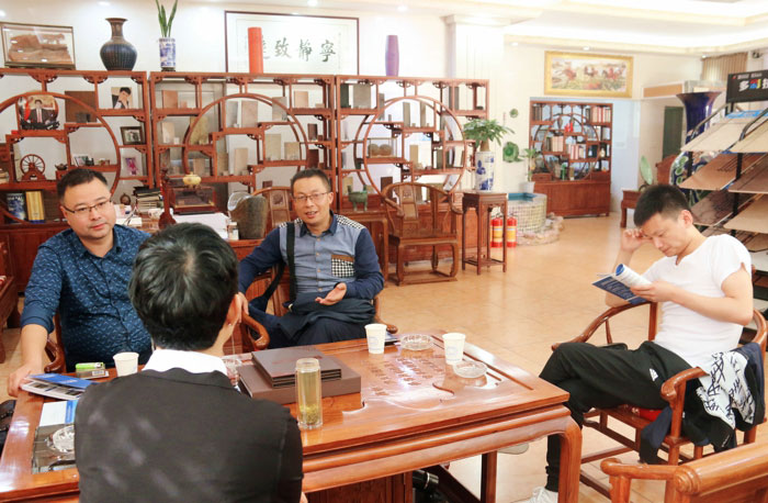 熱烈歡迎西安辦廠客戶孫總、張總、楊總來鑫浪進行技術(shù)交流